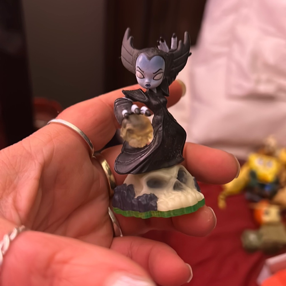 Sky lander game piece